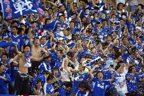  巴斯蒂亚主场气势如虹，球迷助威催生胜利动力