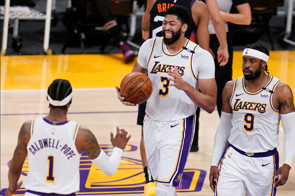  浓眉哥攻防一体湖人逆转独行侠获三连胜