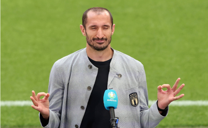  尤文后卫送礼致败局，基耶萨单刀赴会难挽狂澜